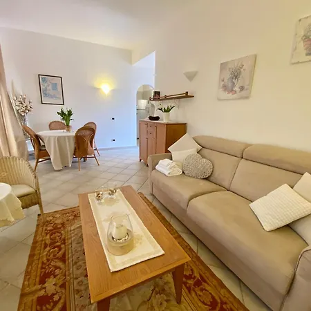 Aparthotel Isa - Luxury Elicriso Sea View With Common Swimming Pool Just 100 Mt From The Golfo Aranci