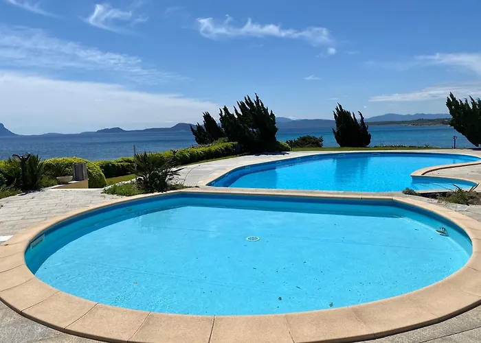 Isa - Luxury Elicriso Sea View With Common Swimming Pool Just 100 Mt From The Apartmanhotel Golfo Aranci