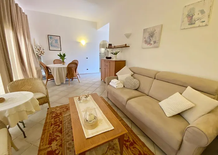 Apartmanhotel Isa - Luxury Elicriso Sea View With Common Swimming Pool Just 100 Mt From The Golfo Aranci